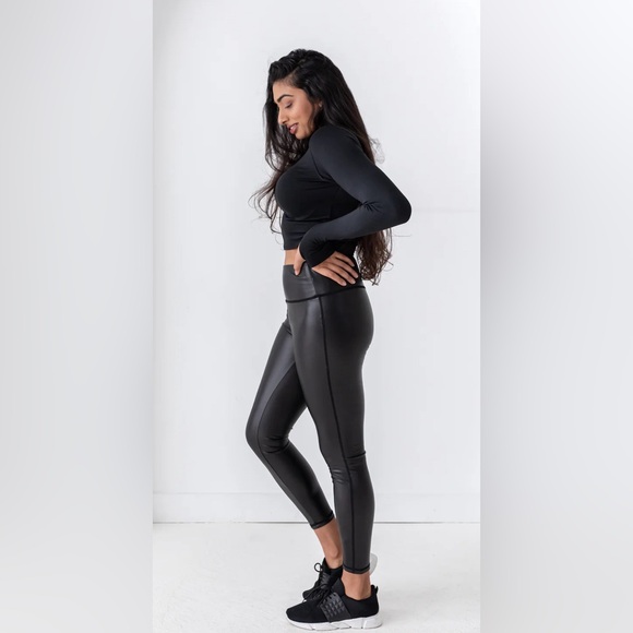 NWT—Sz.M- High Rise Vegan Leather Leggings - Picture 2 of 9